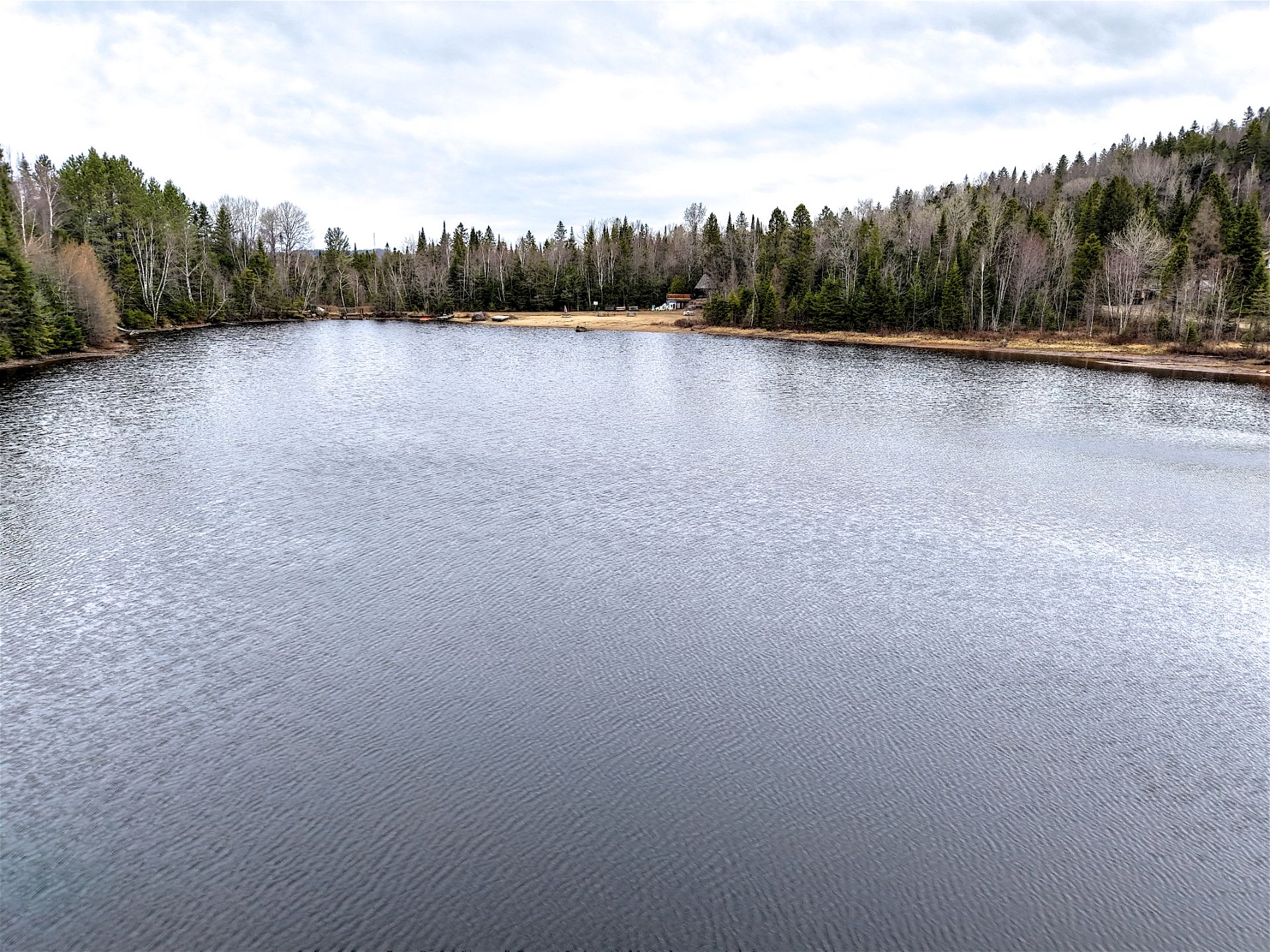 Accès au plan d'eau