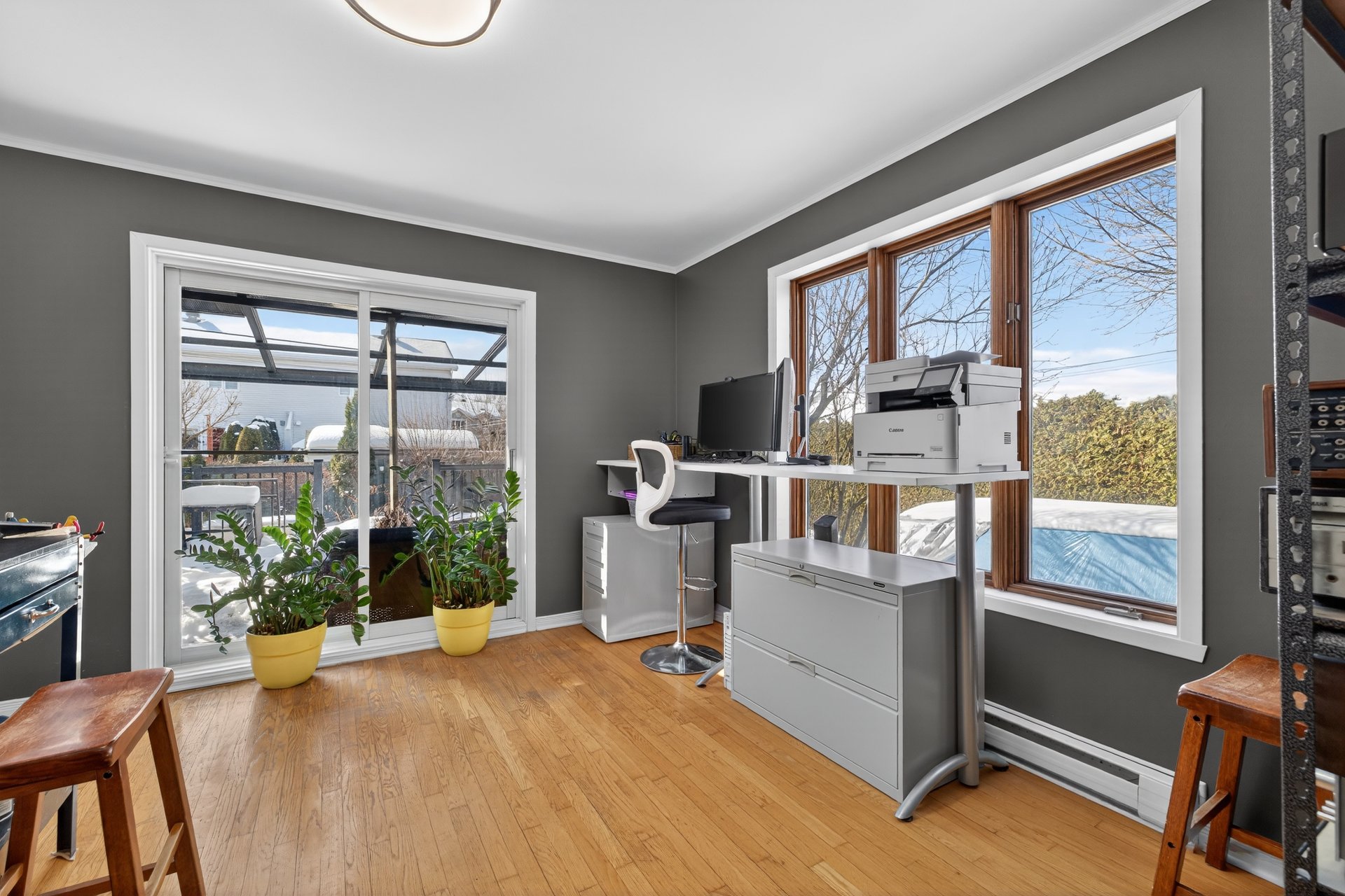 Sert présentement de bureau/atelier