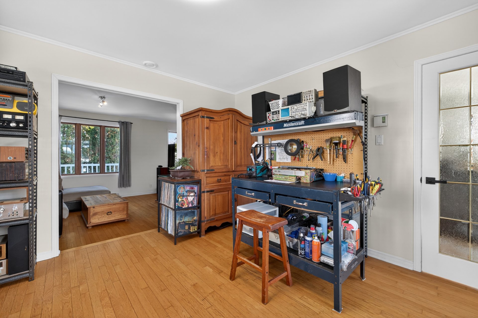 Sert présentement de bureau/atelier