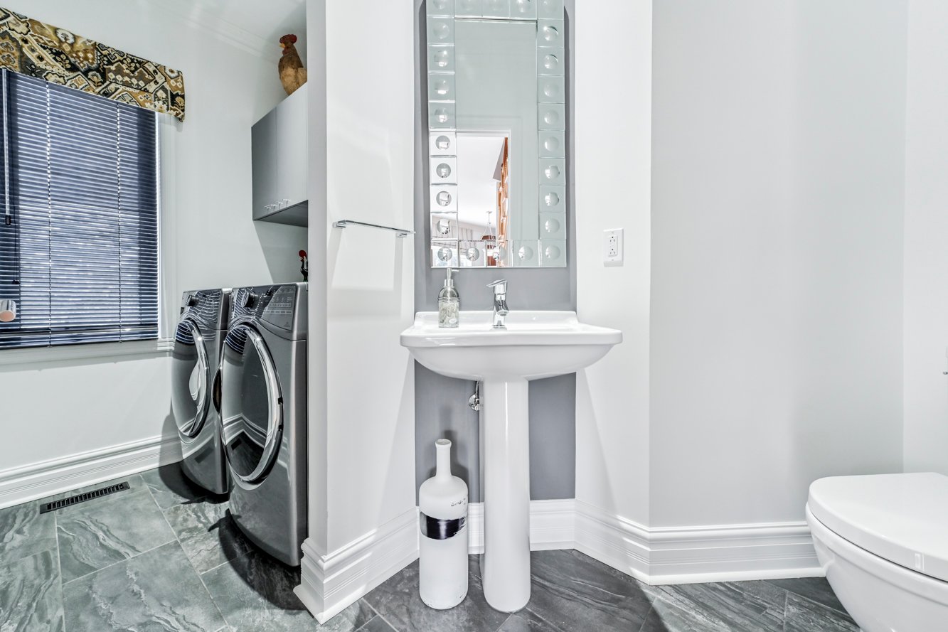 Pièce pratique près du garage