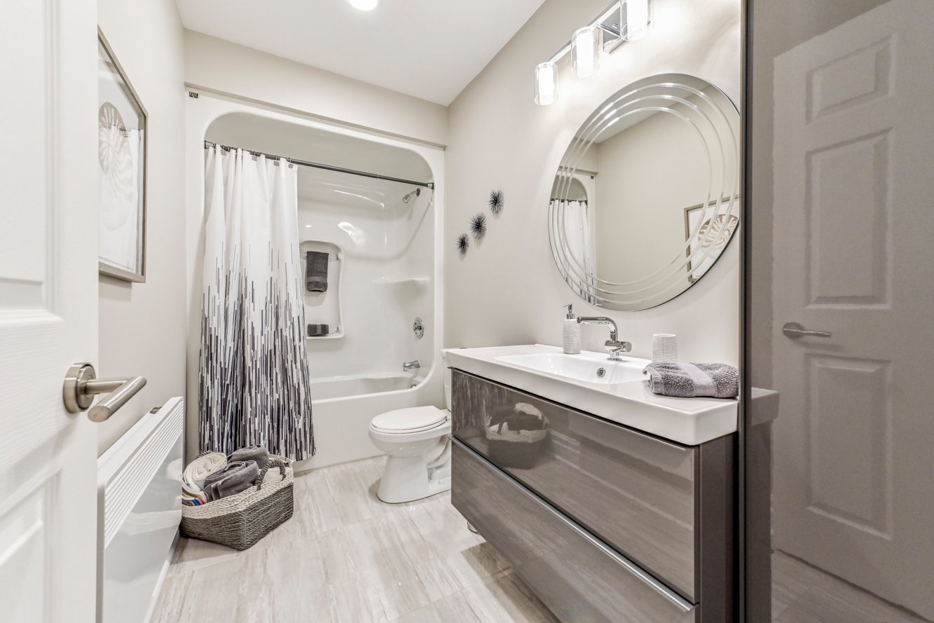 Idéale pour les enfants. Bain douche & rangement