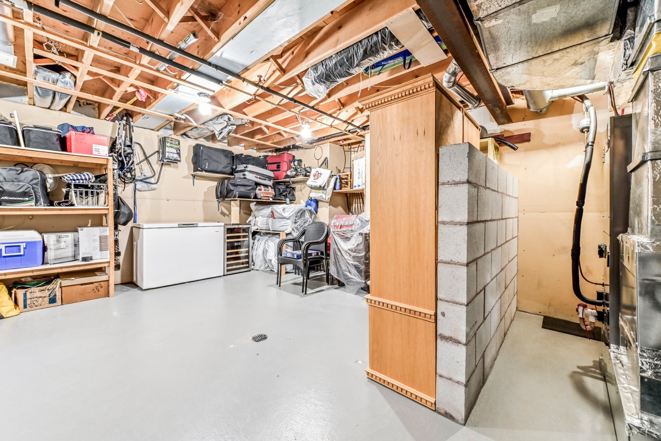 Salle mécanique et rangement