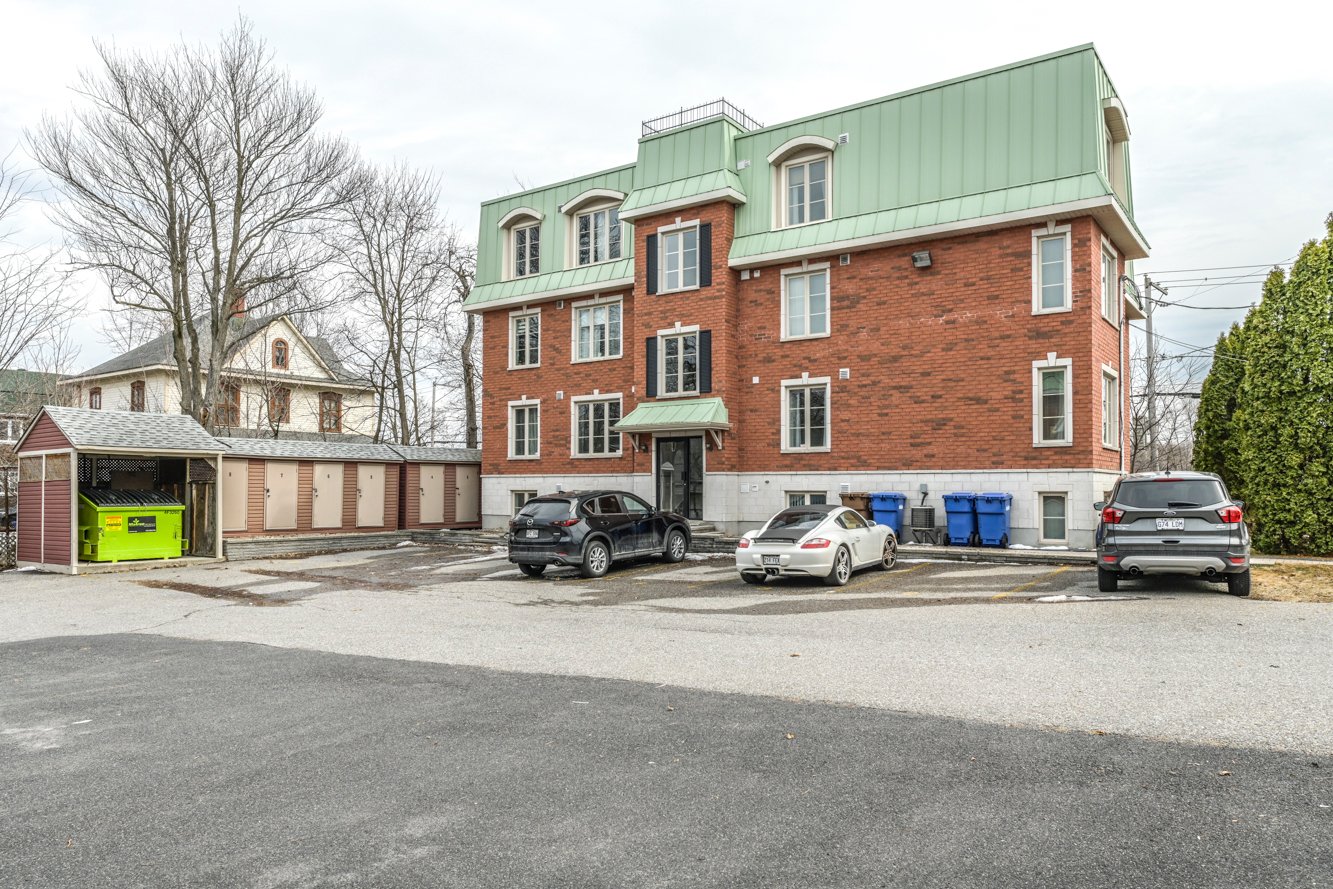 2 stationnements & 1 remise inclus