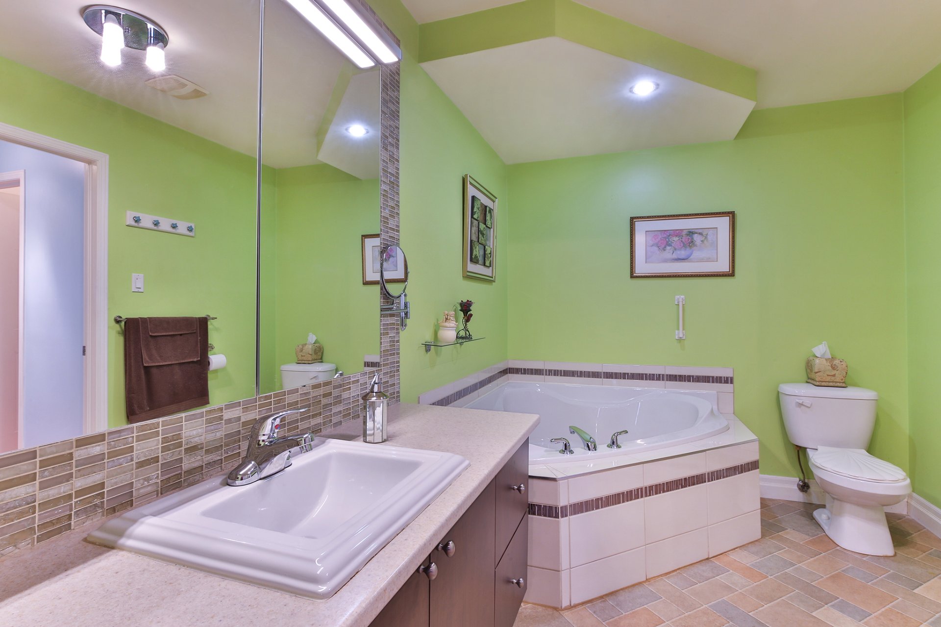 Salle de bains attenante à la CCP