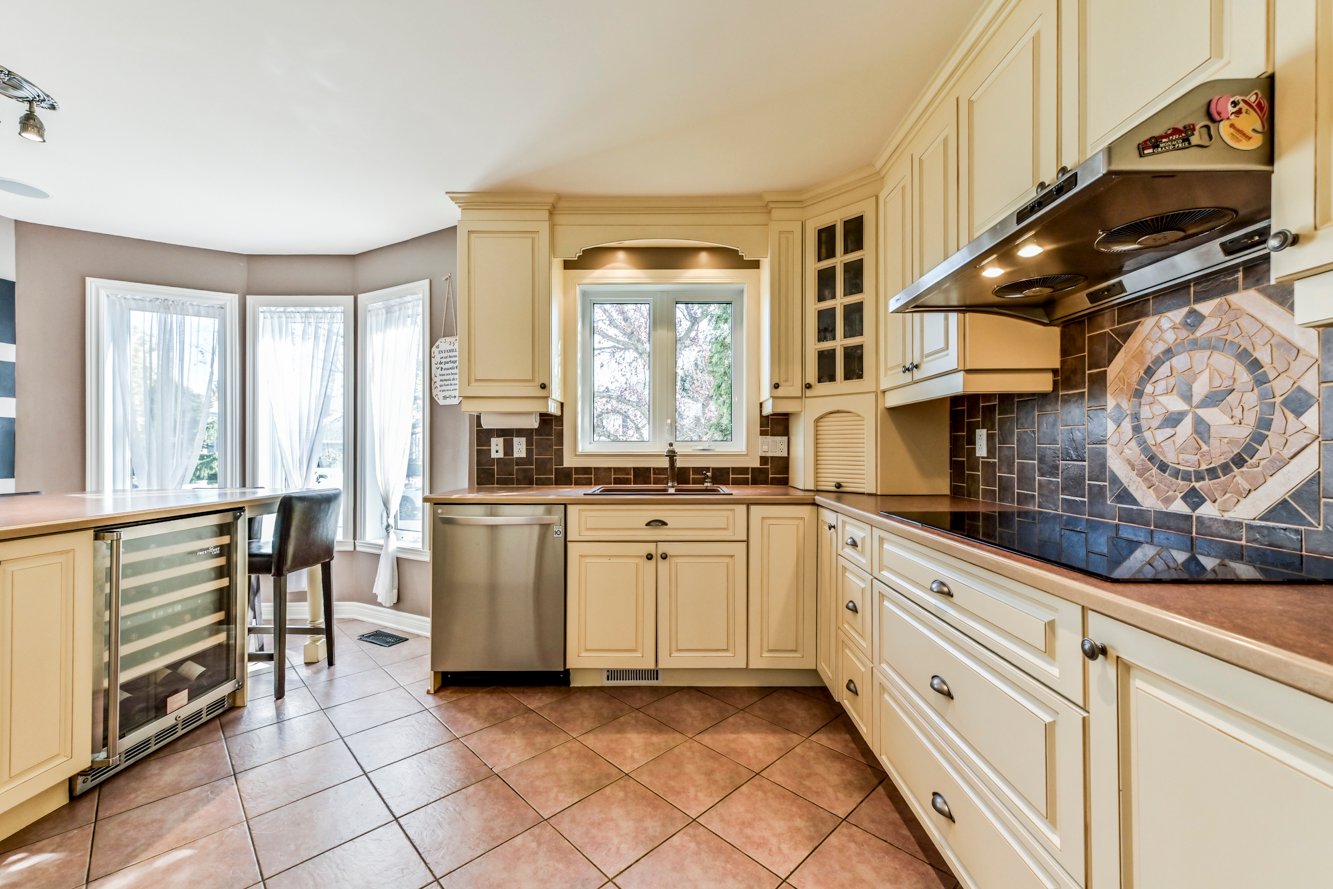 Bel espace de comptoir pour travailler