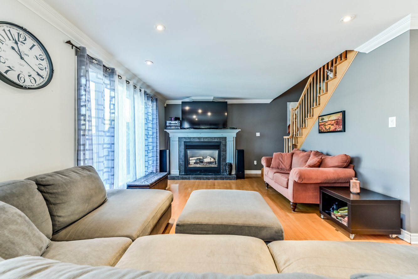 Pièce chaleureuse et confortable