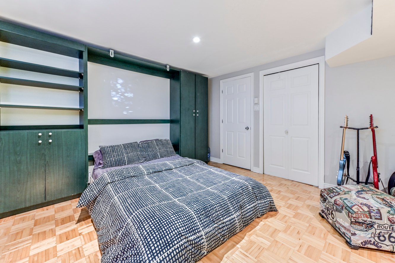 Lit escamotable inclus