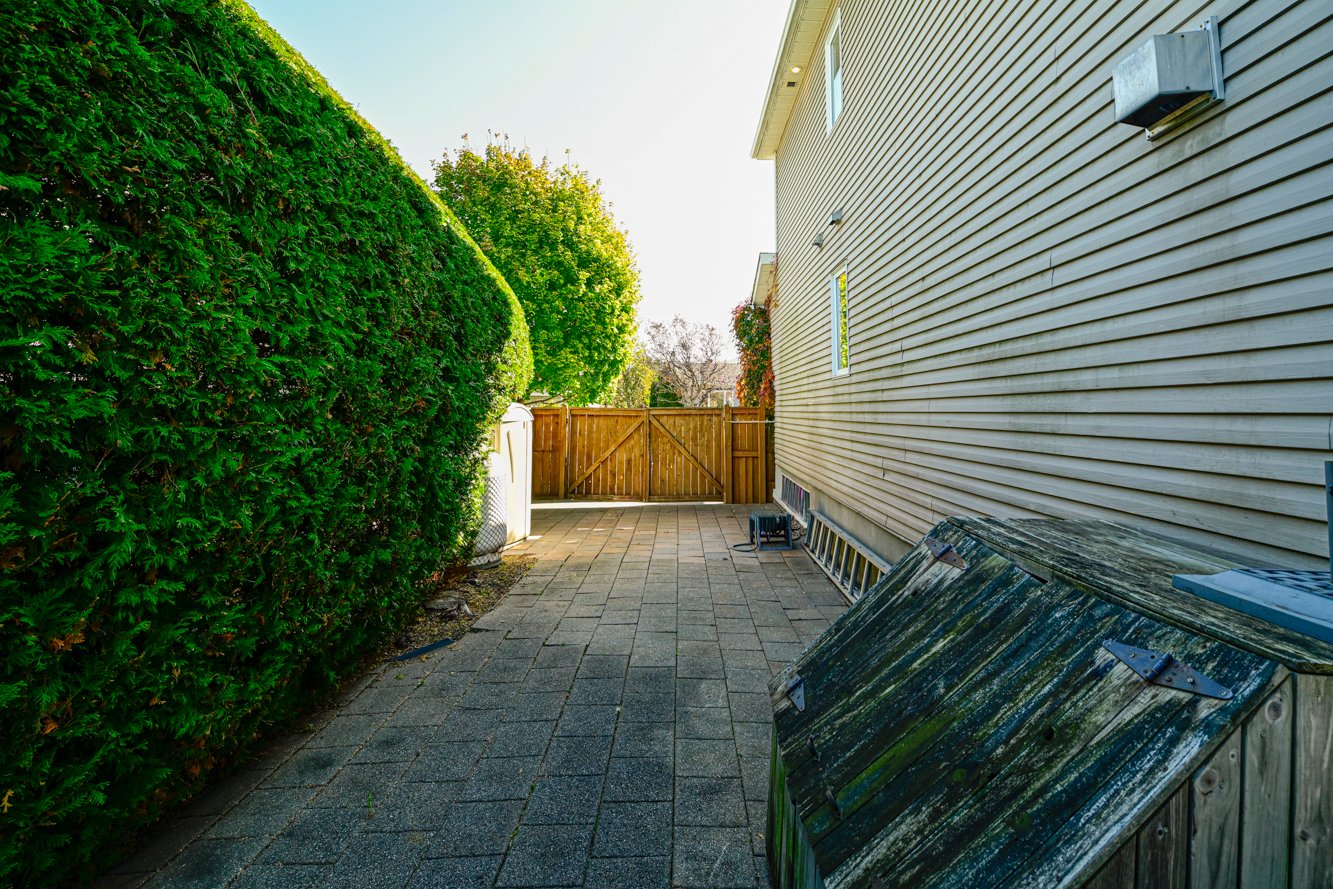 Passage entre la cour avant et arrière