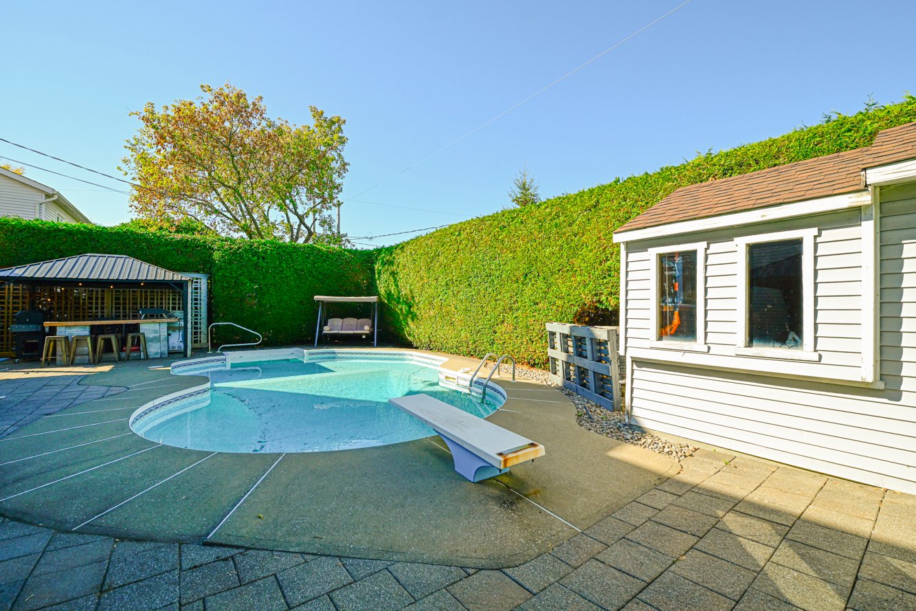 Cabanon et gazébo, terrain très intime