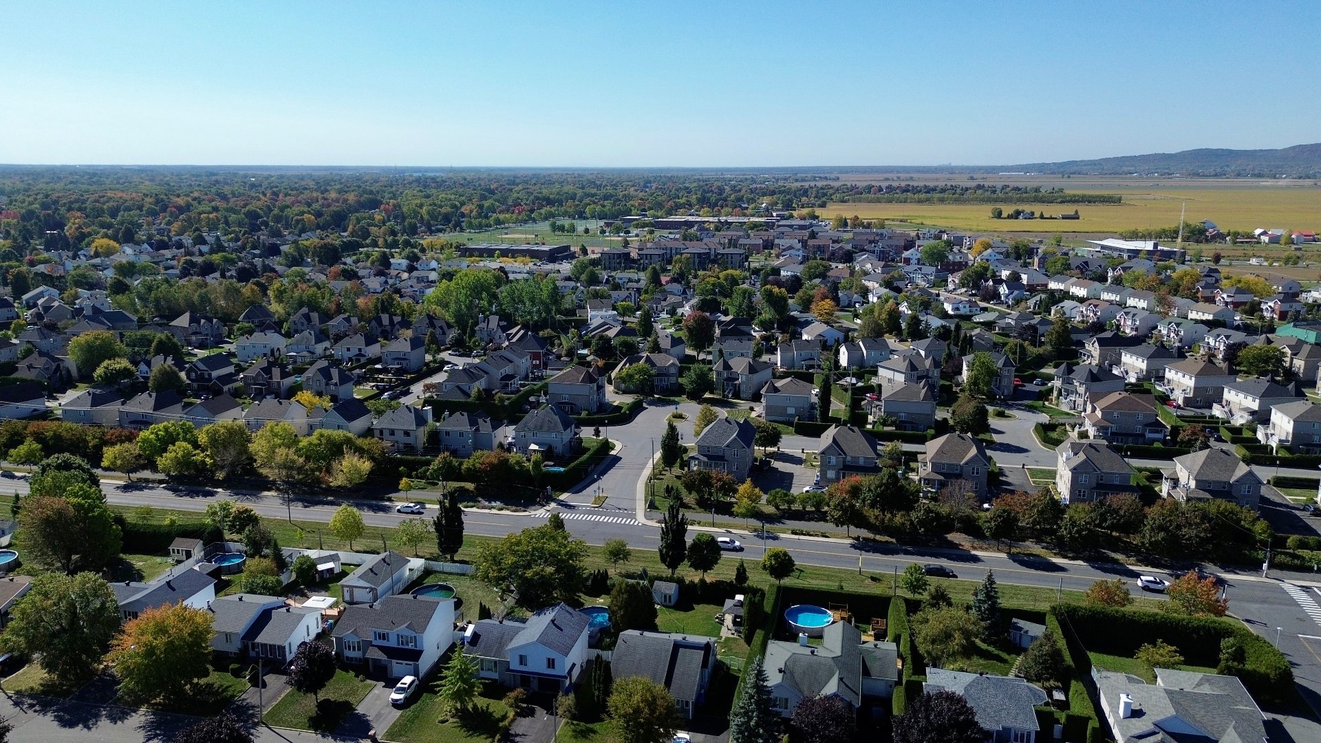 Près du Mont-Saint-Hilaire & du bord de l'eau