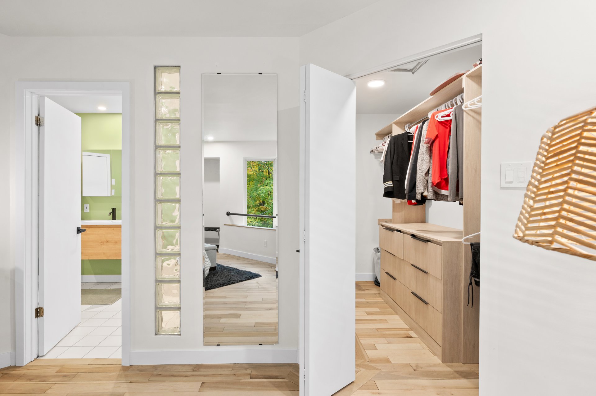 Walk-in closet