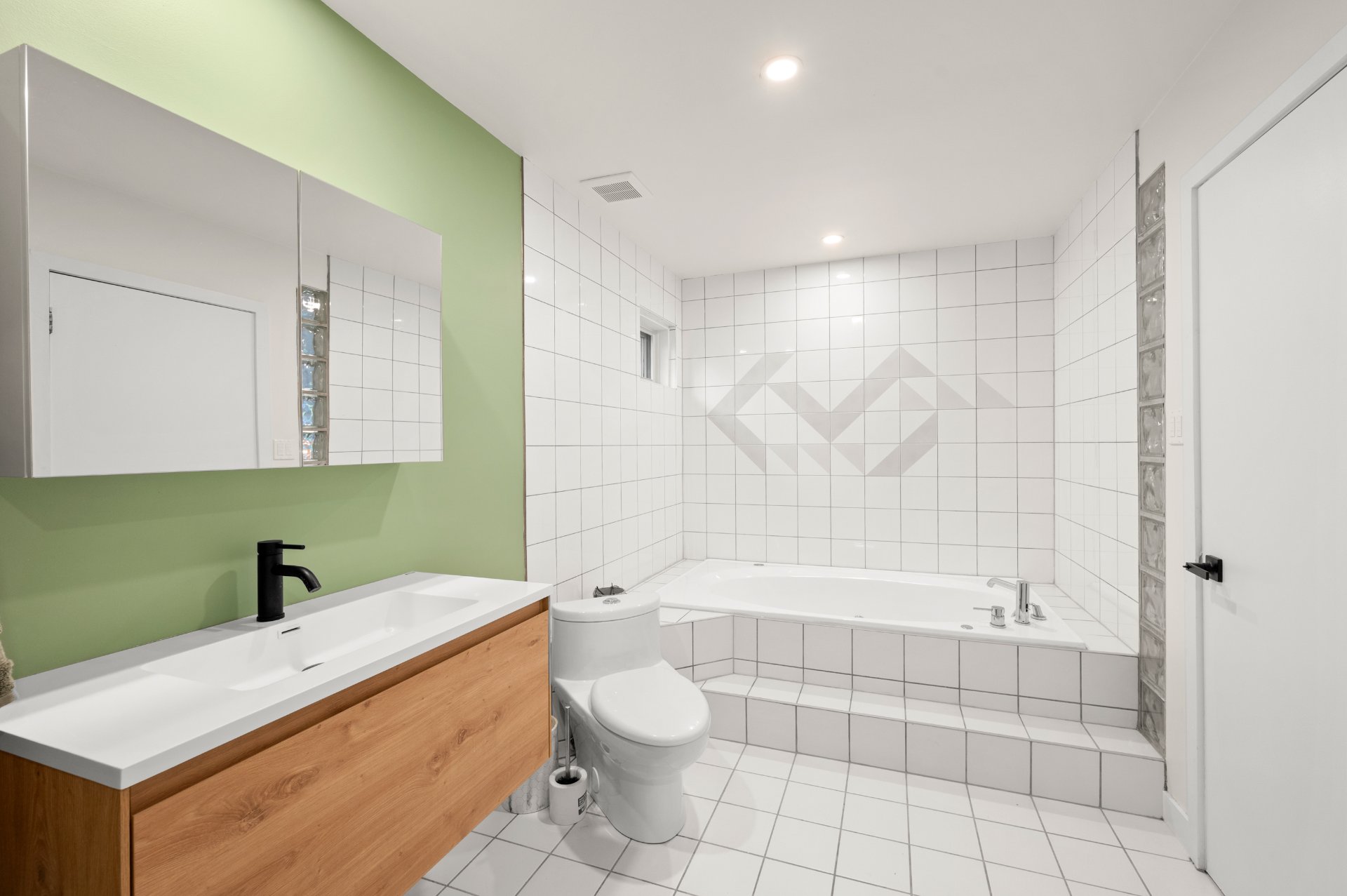 Ensuite bathroom