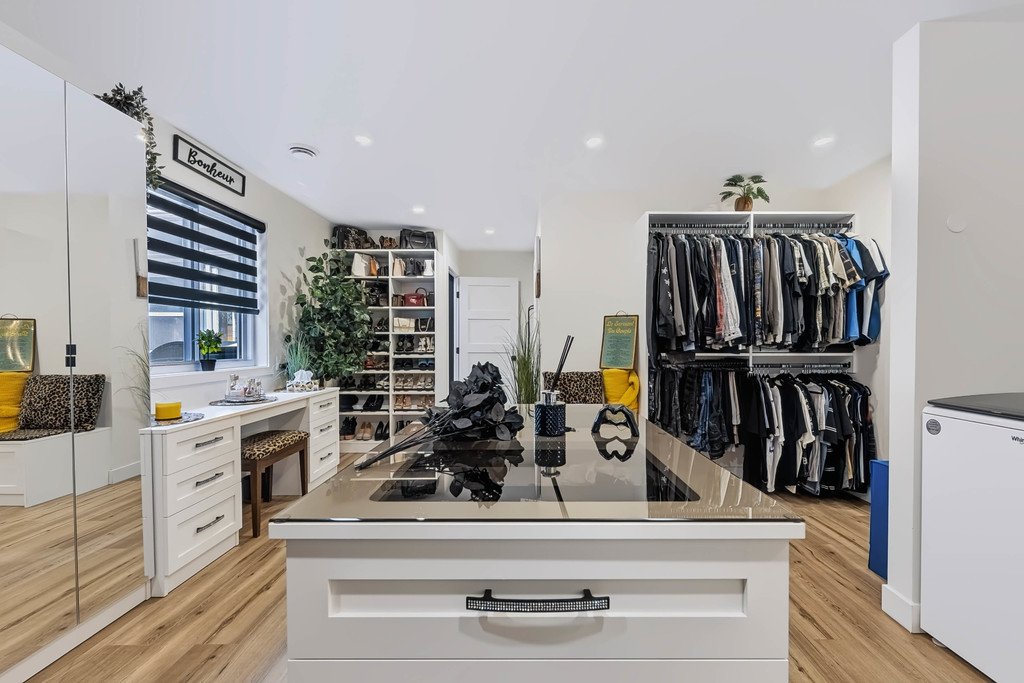 Walk-in closet