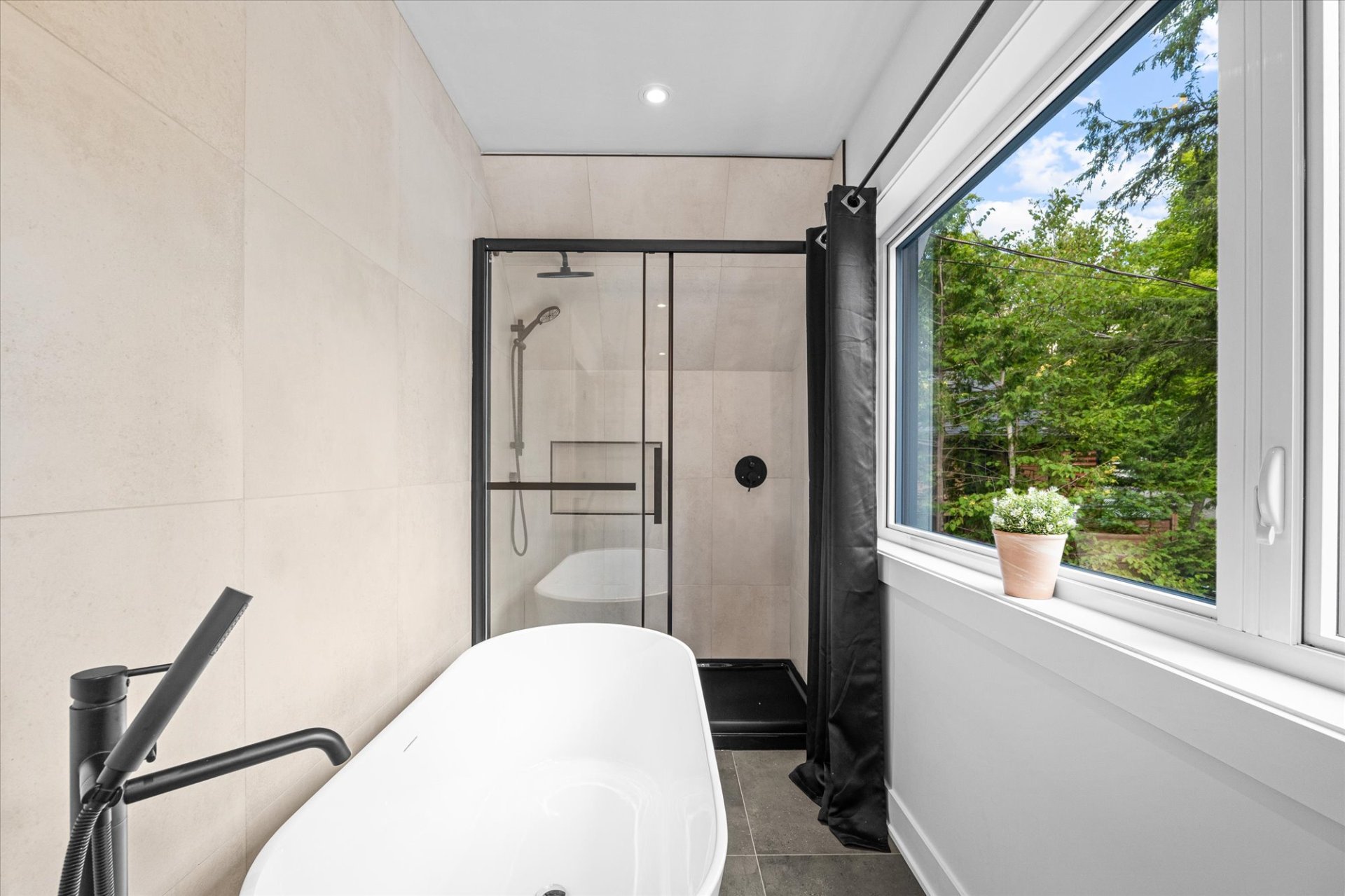 Salle de bains attenante à la CCP