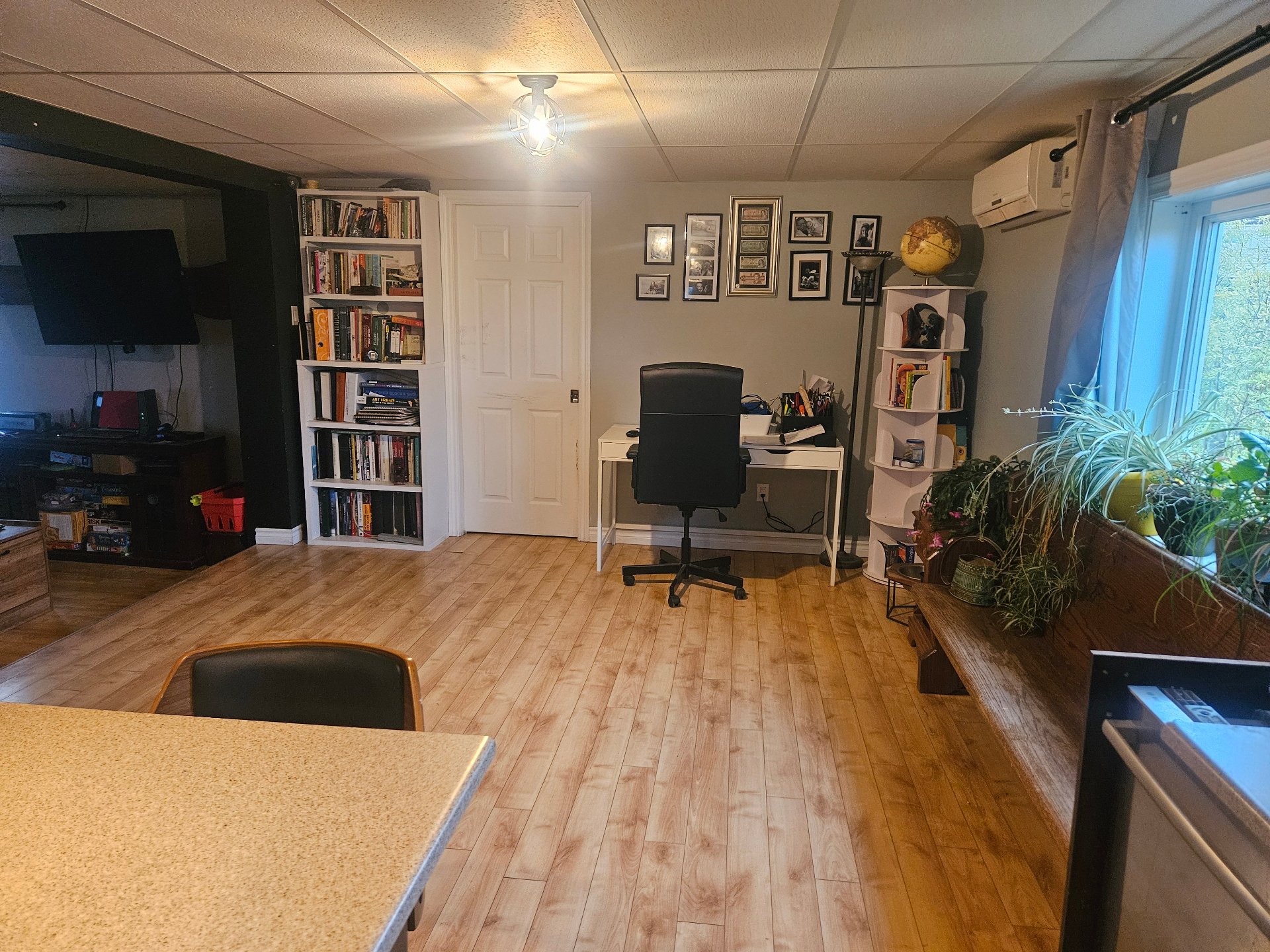 espace bureau ou salle à manger