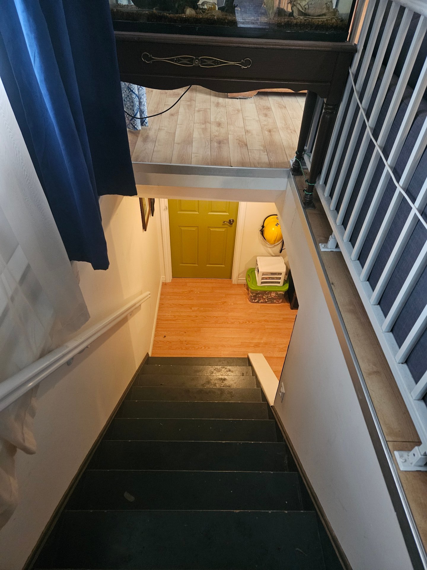 escalier menant au sous-sol