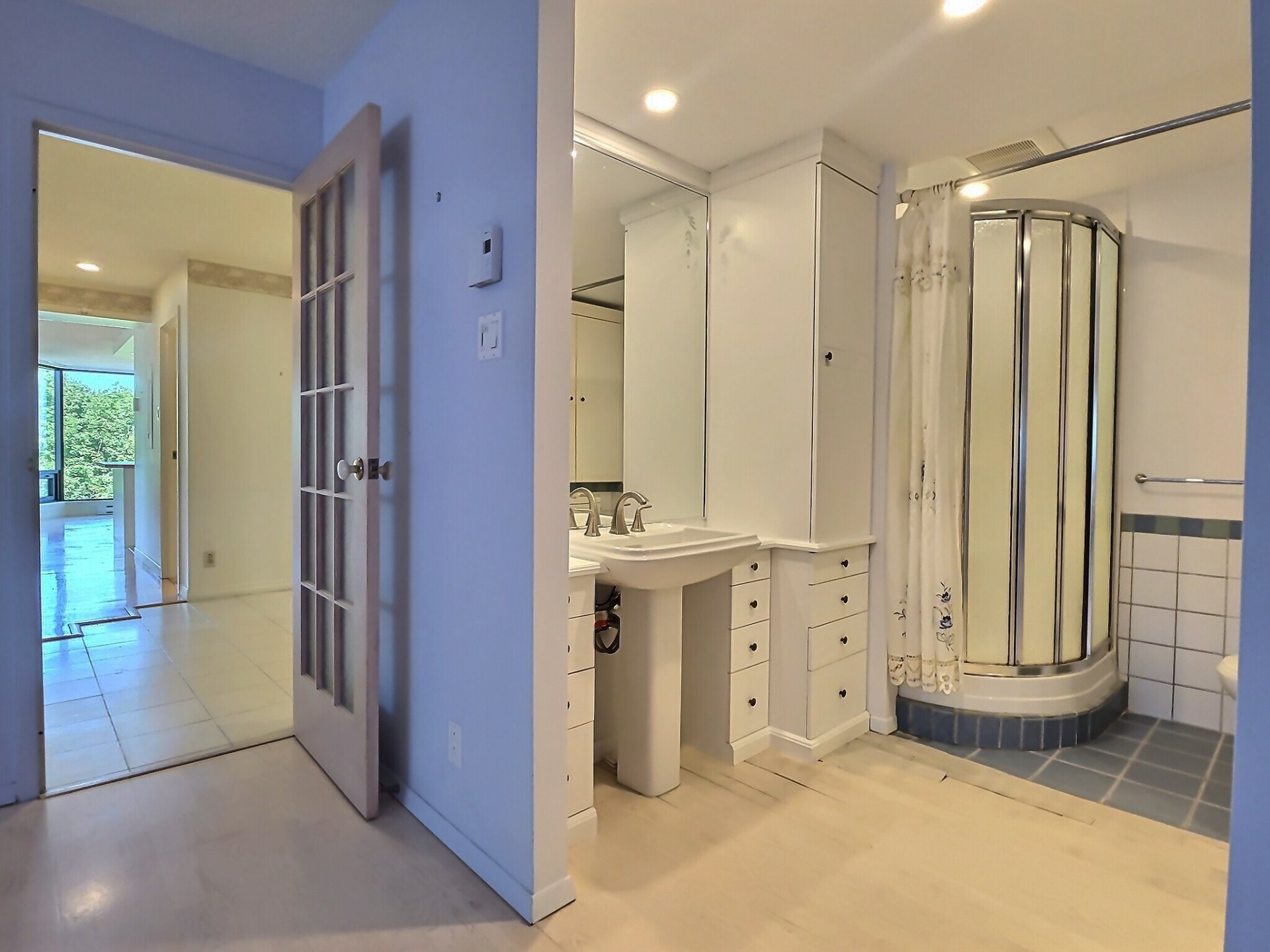 Salle de bains attenante à la CCP