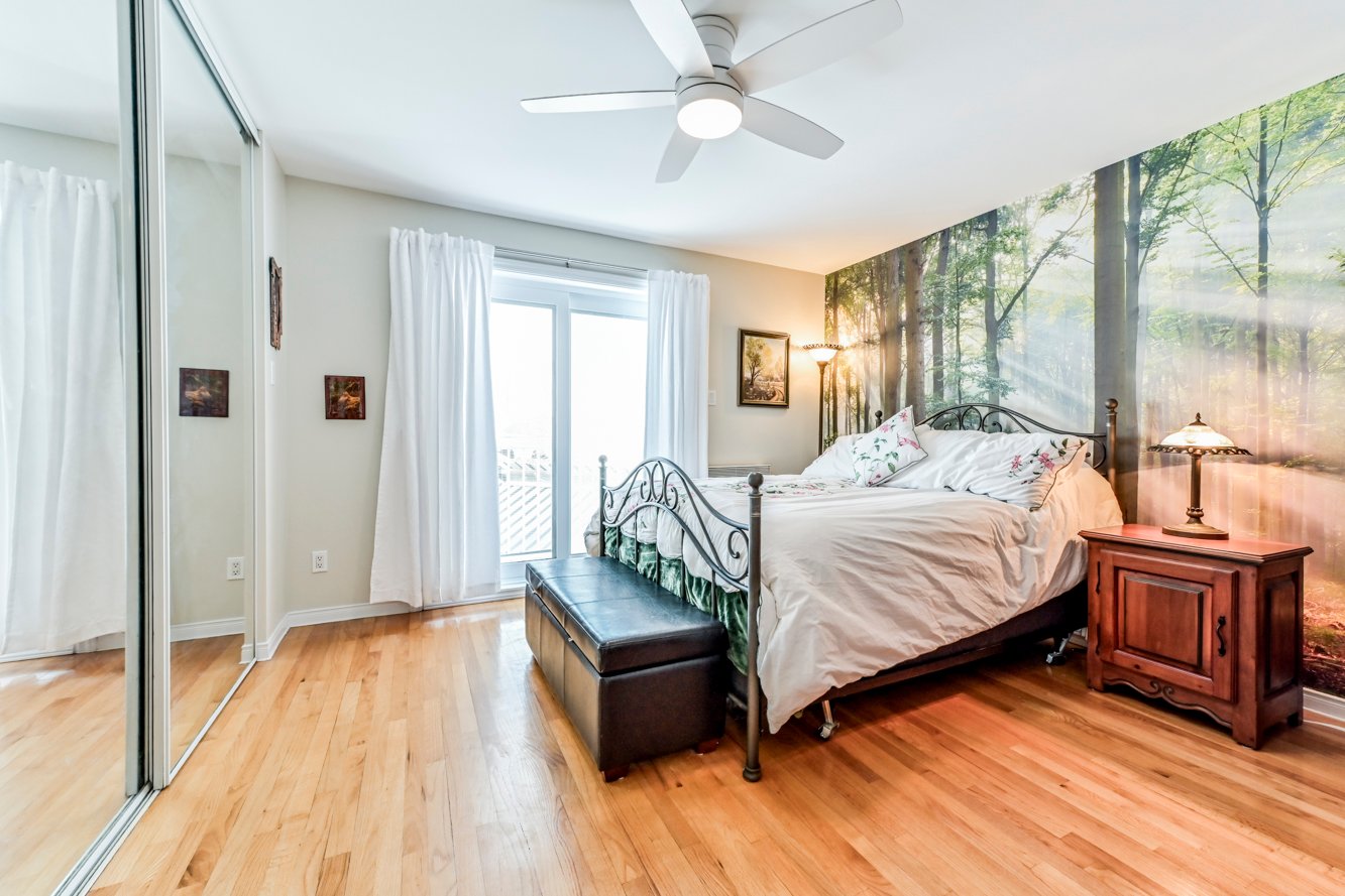 Porte-patio avec faux balcon 