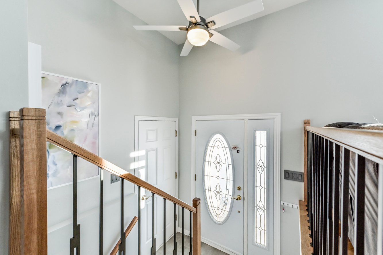 Accès direct au grand garage de 28 pieds de long