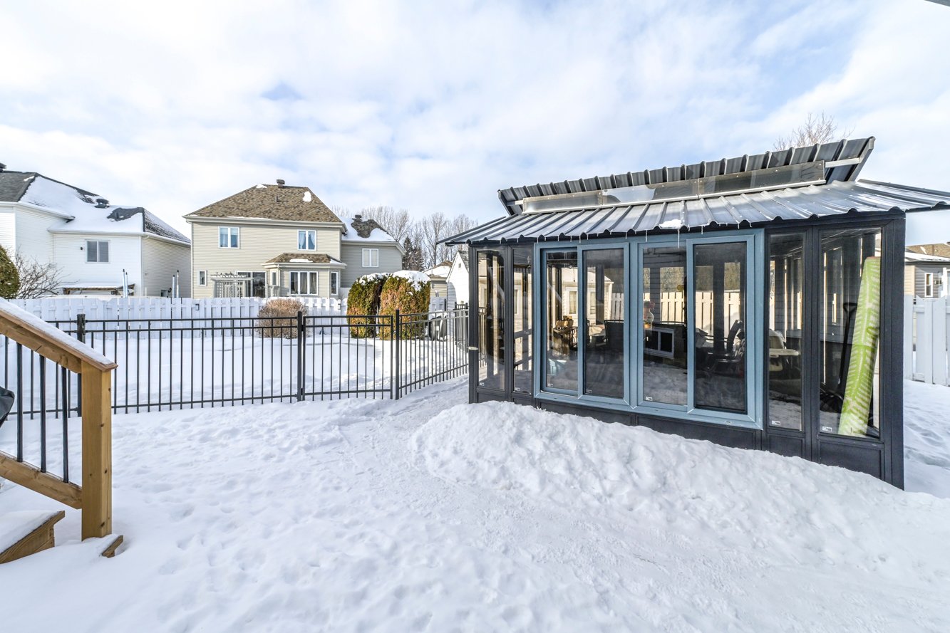Piscine creusée au sel & sécurisée avec clôture