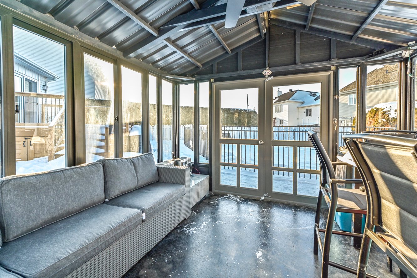 Sur dalle de béton - Espace incroyable!