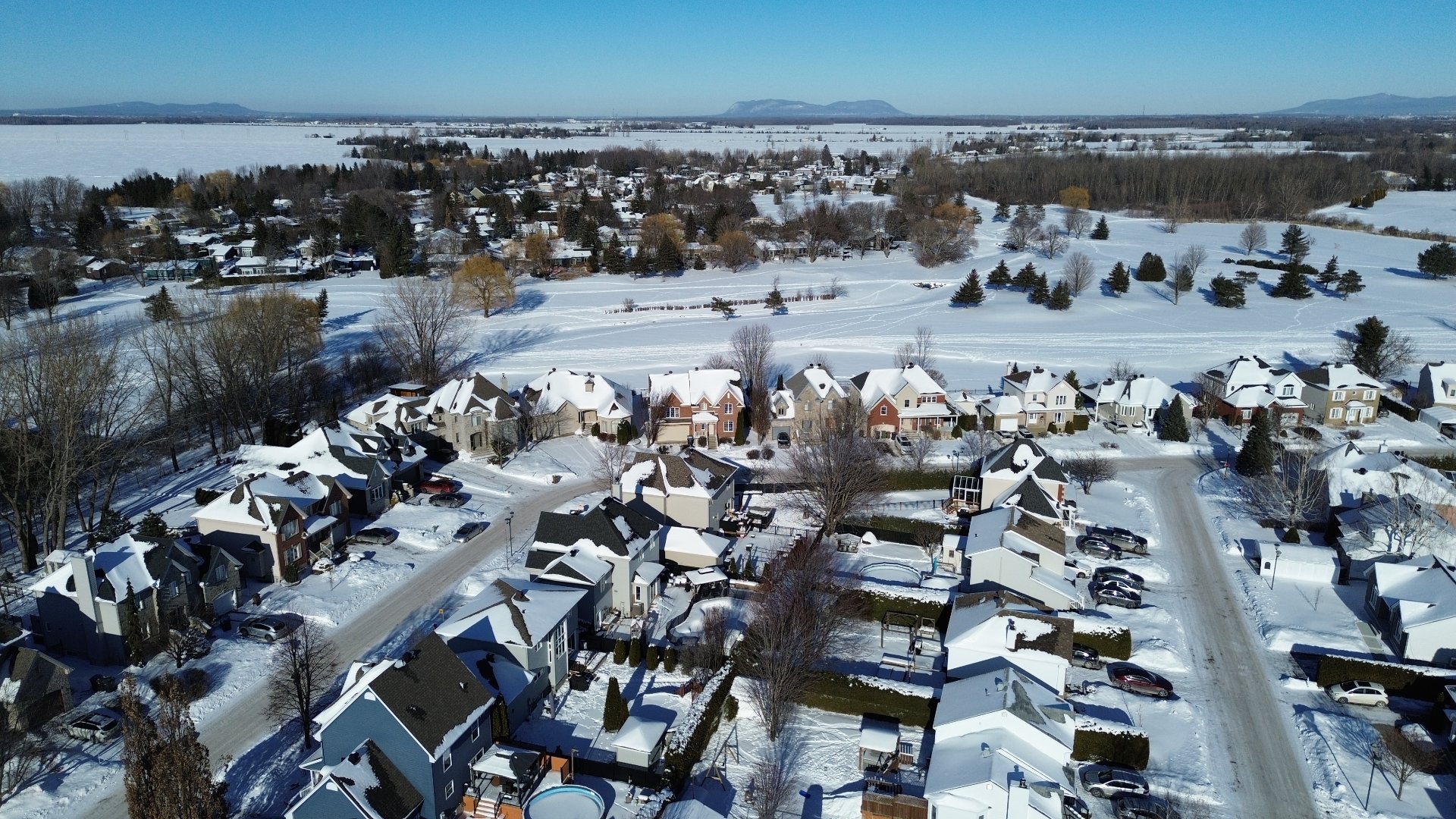 Superbe secteur, près de tout!