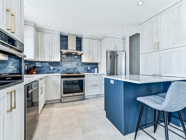 Coin déjeuner camouflé derrière une armoire