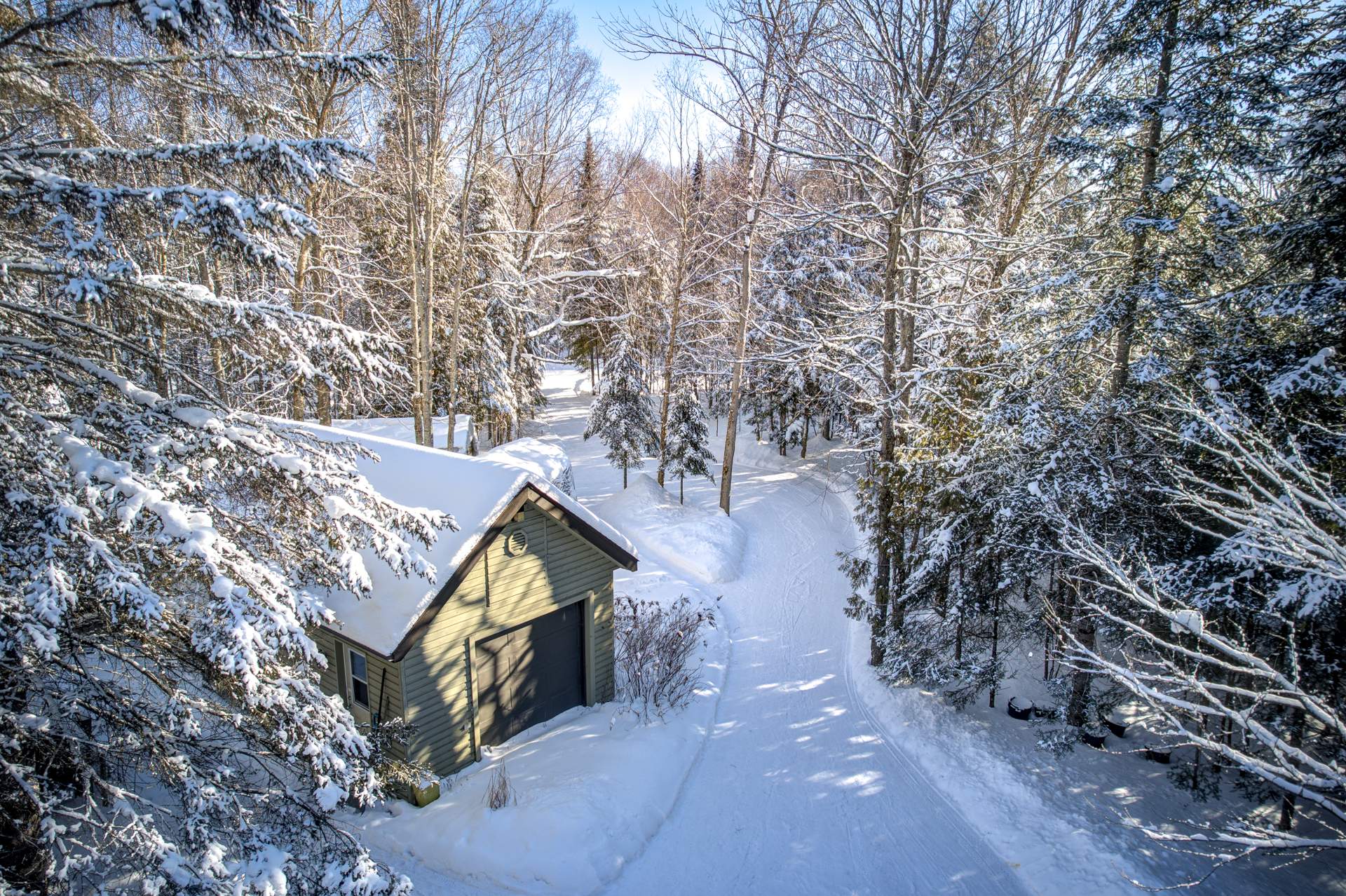 Vue aérienne du garage en hiver
