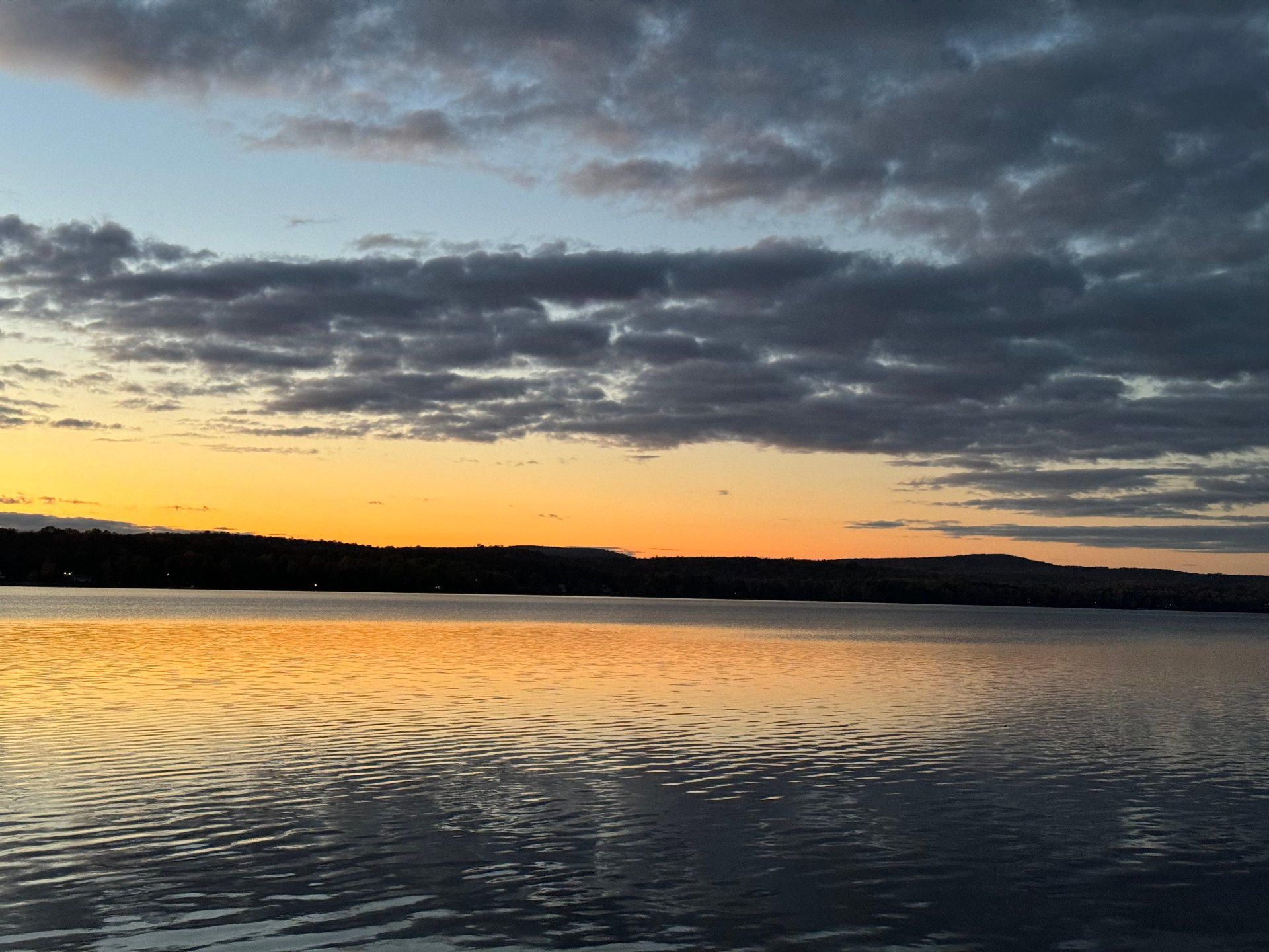 Coucher de soleil sur le grand lac Nominingue