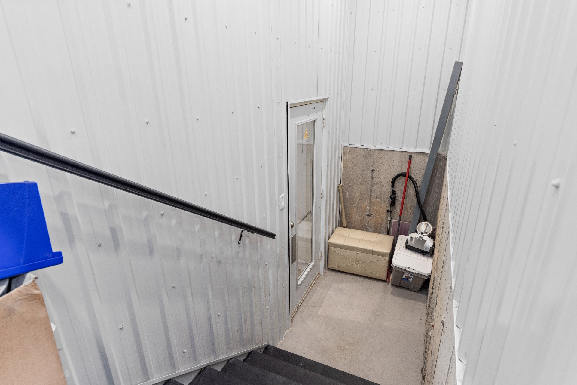 Escalier menant vers le garage
