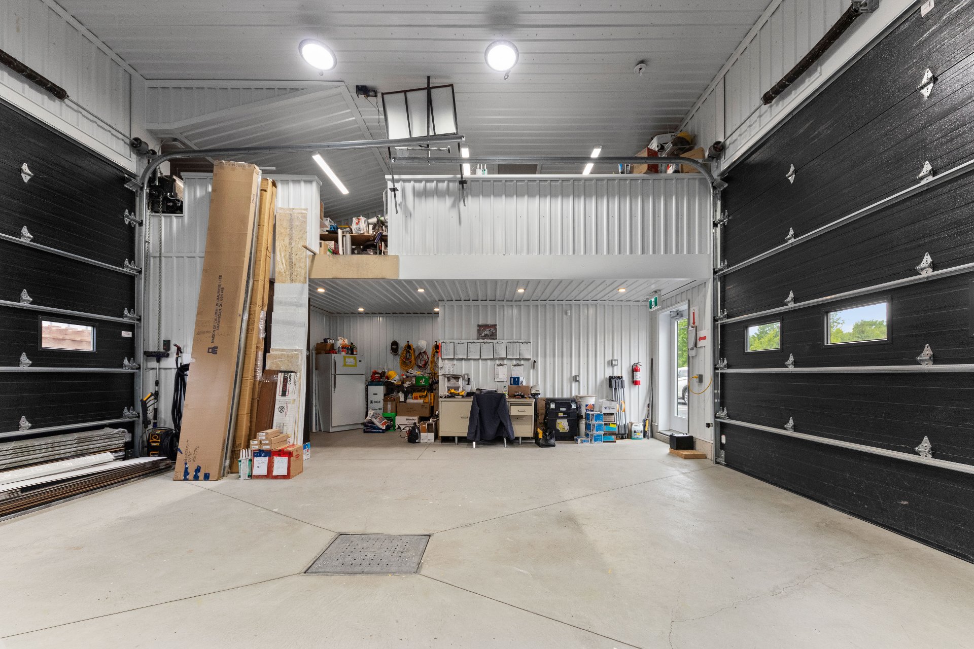 Garage/Mezzanine