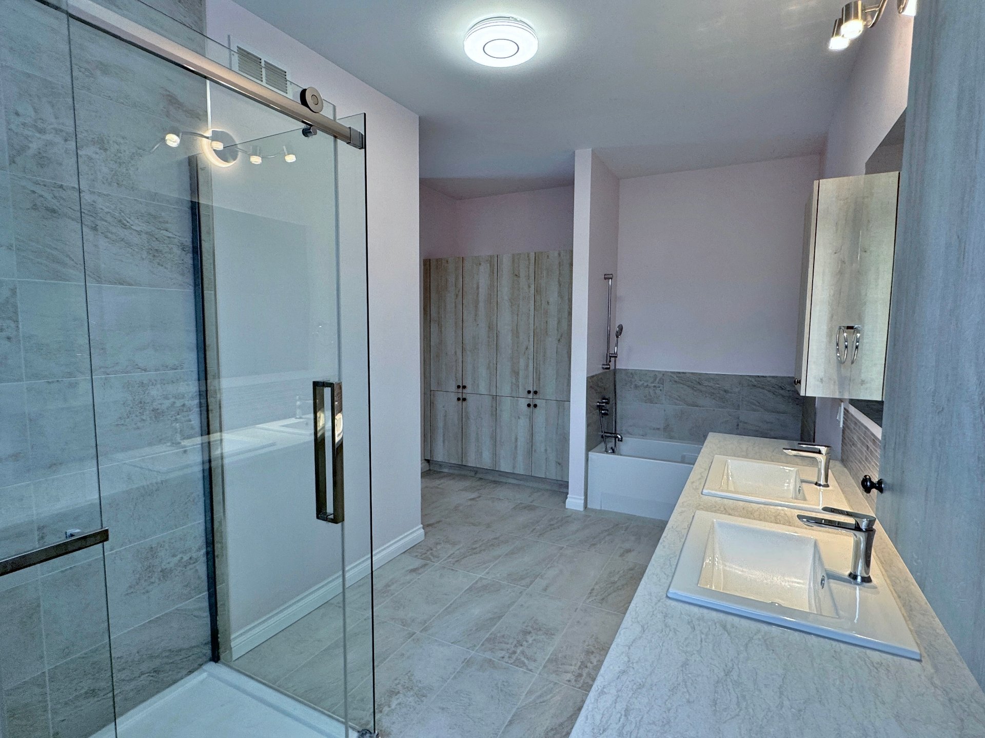 Salle de bains attenante à la CCP