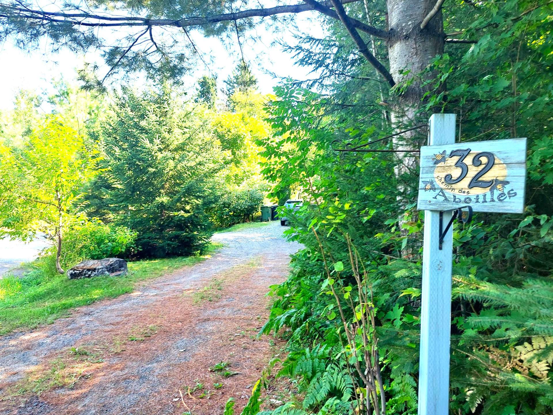 Stationnement en fer à cheval poss. plus. voitures