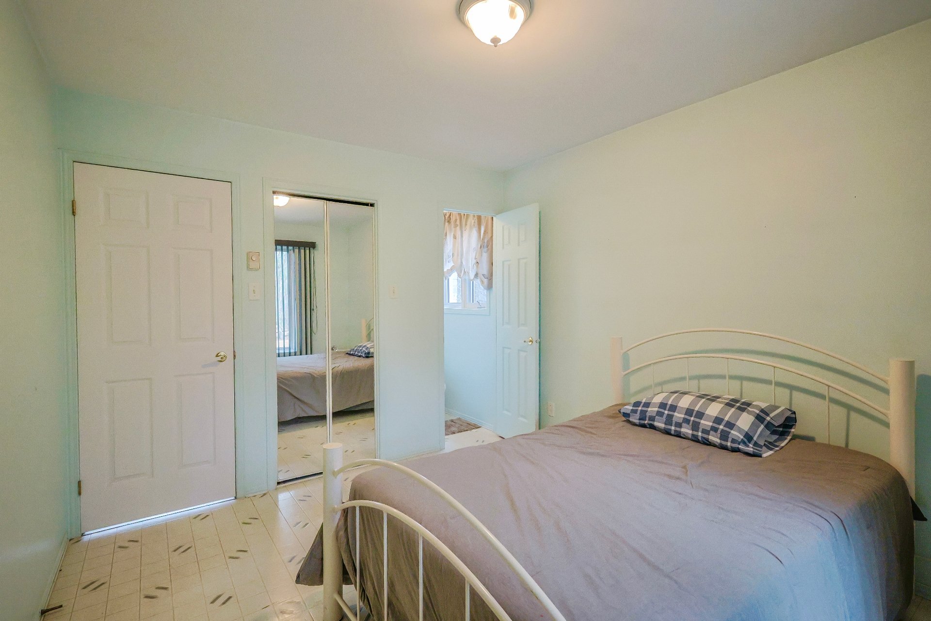 avec salle de bain attenante