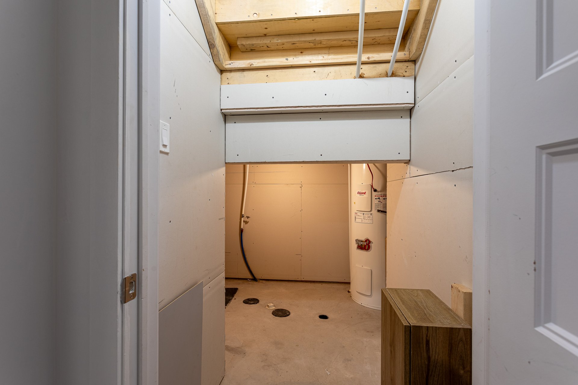Rangement sous les marches
