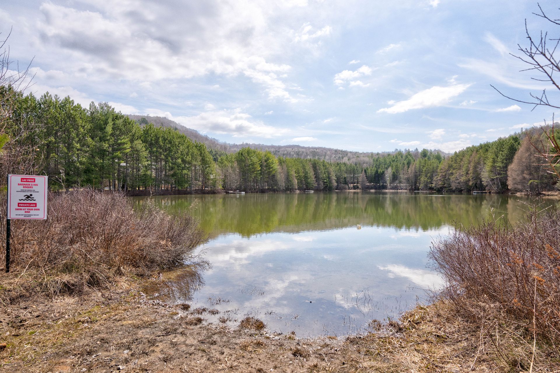 Accès au plan d'eau
