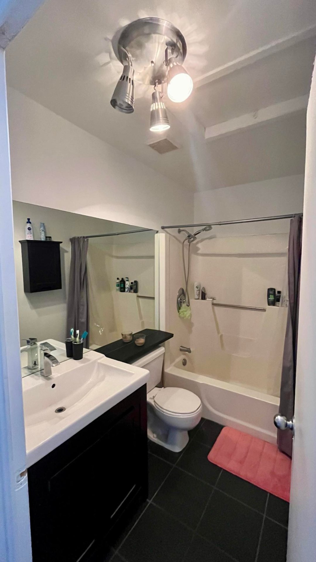 Salle de bains attenante à la CCP