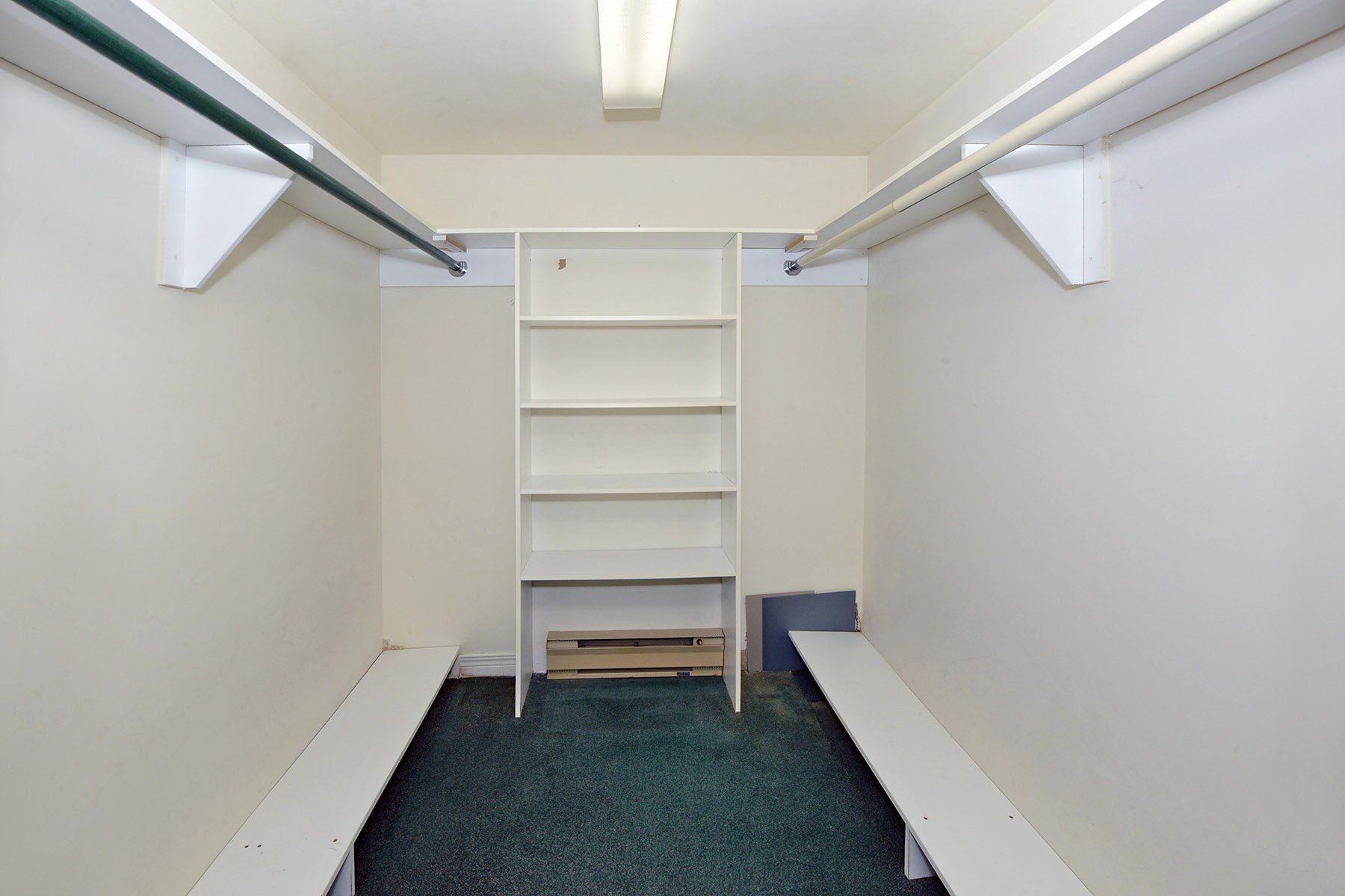 Walk-in closet