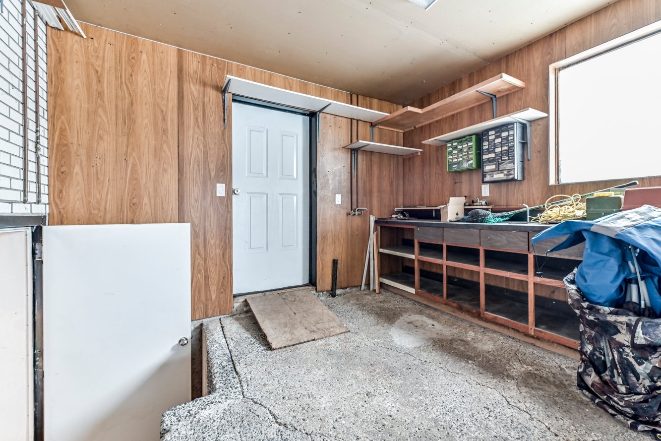 Porte vers l'arrière du terrain