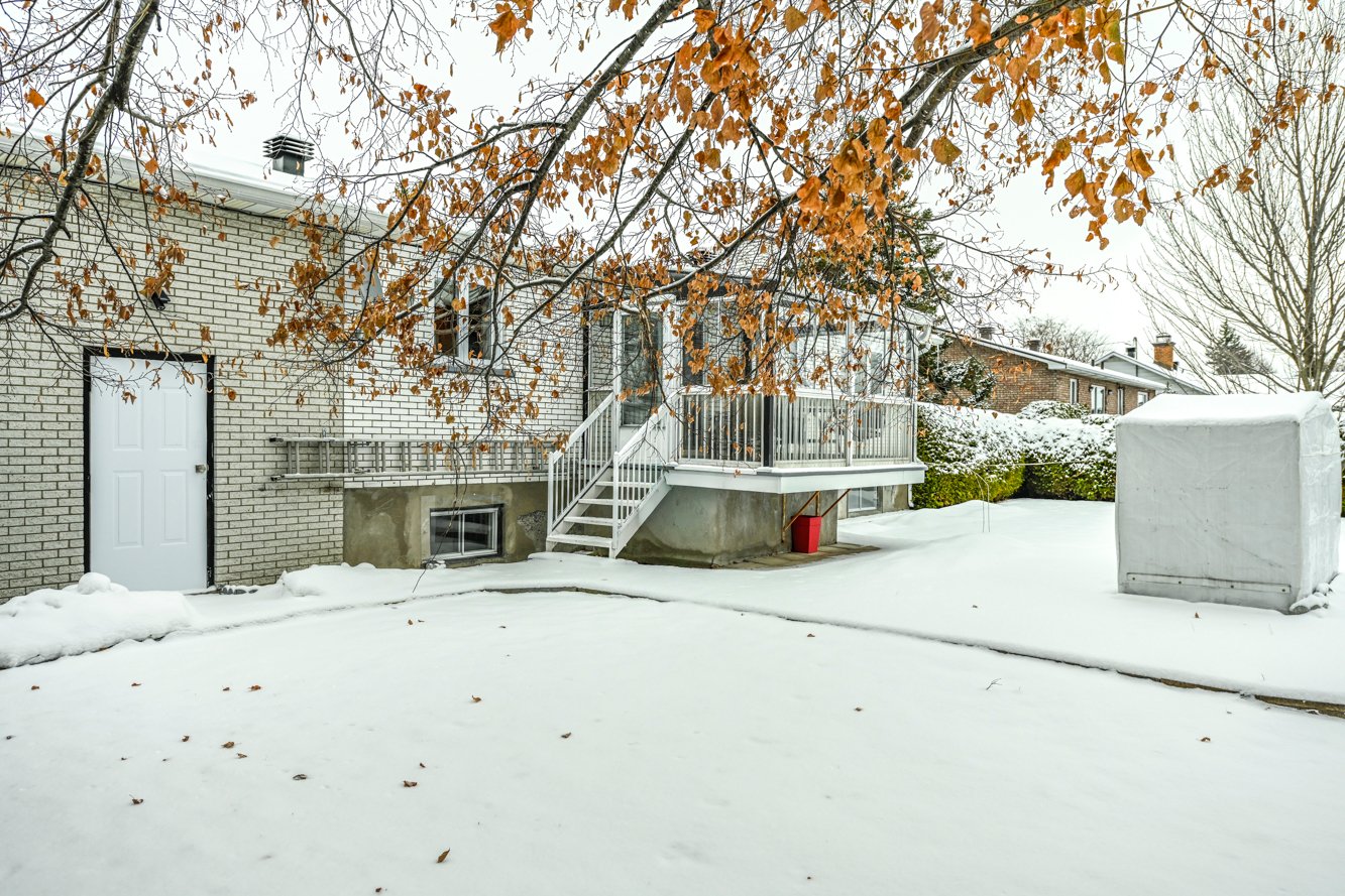 Porte vers le garage