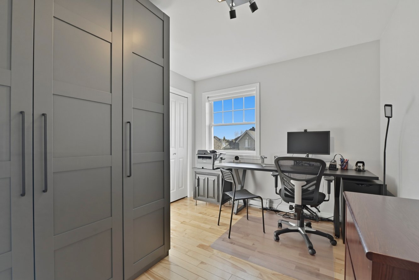 3e chambre à l'étage, avec garde-robe