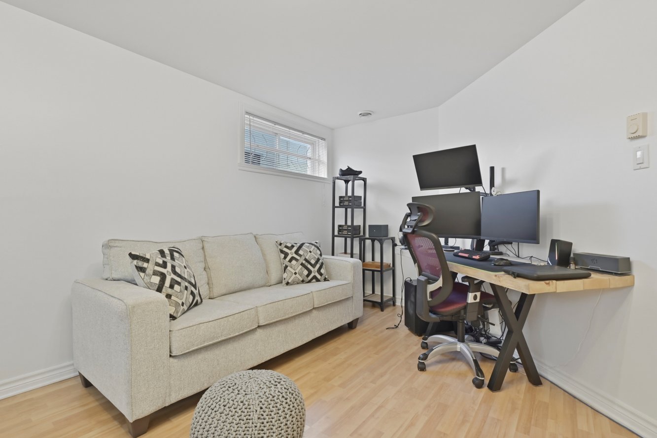 Coin salon ou bureau à la chambre