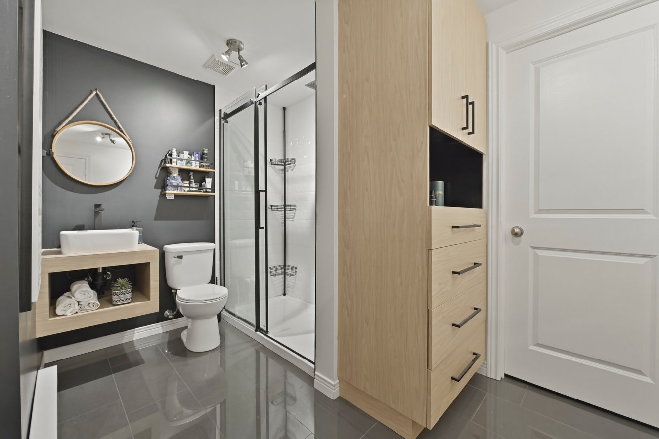 Salle de bain rénovée au sous-sol