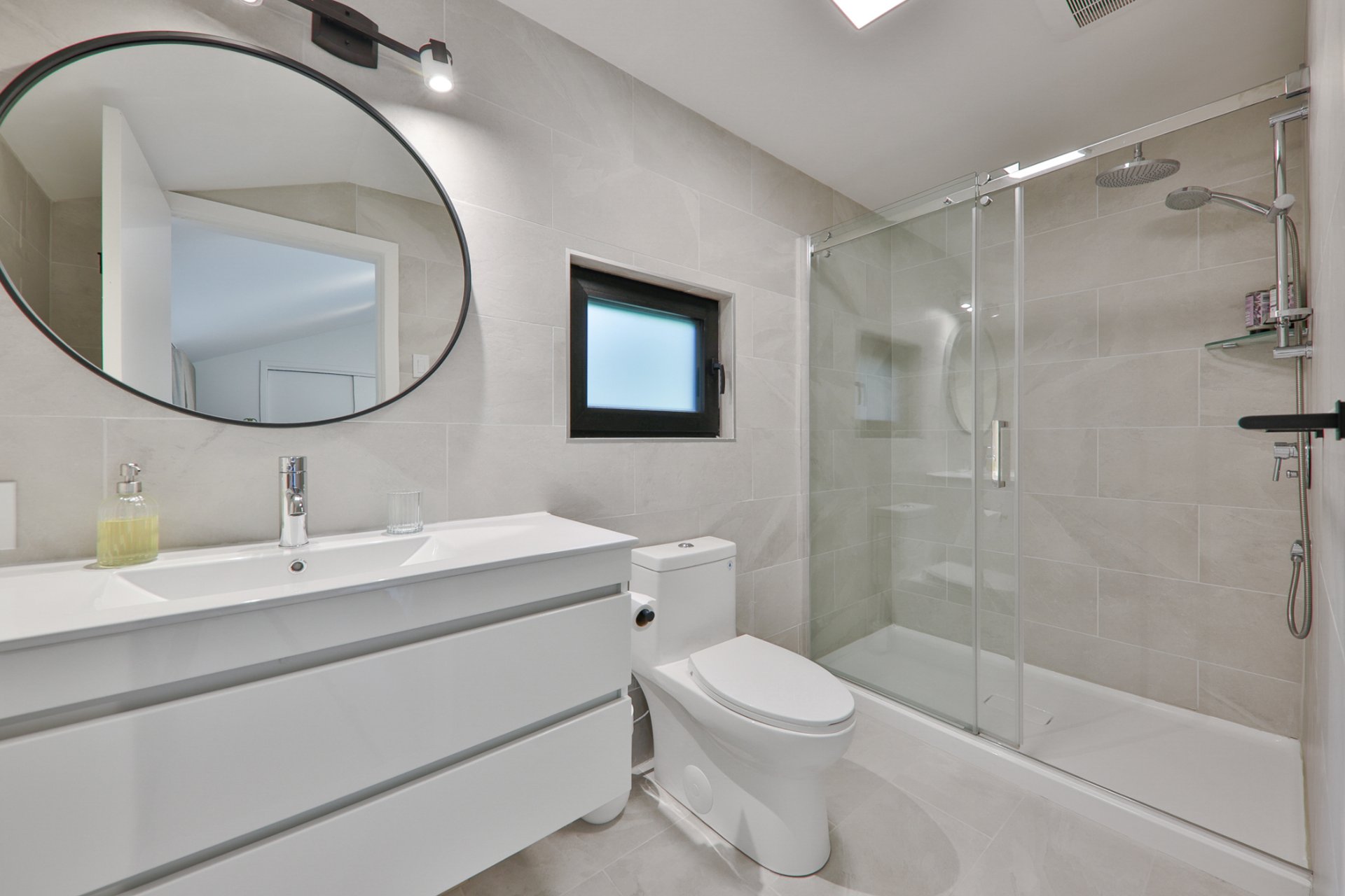 Salle de bains attenante à la CCP