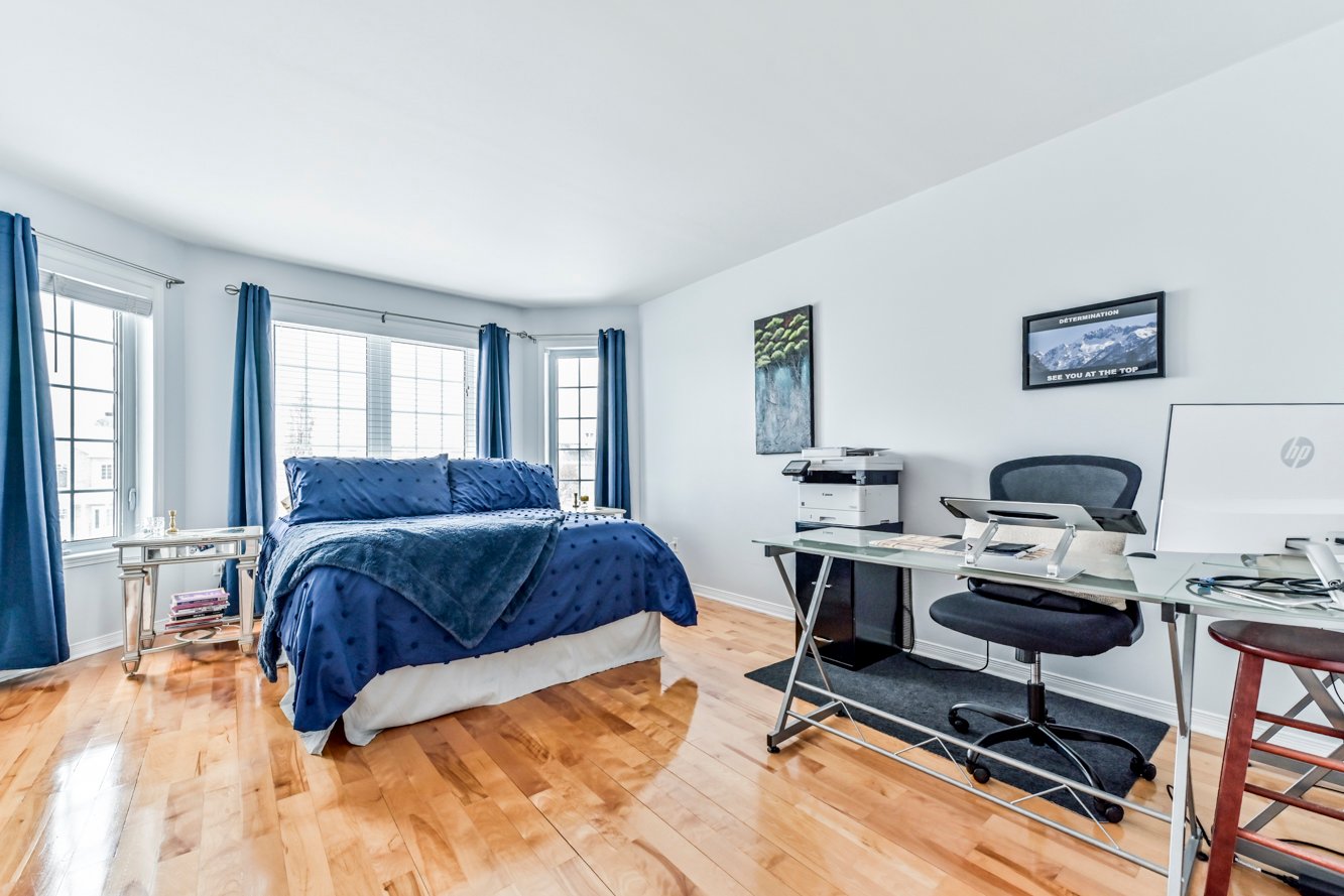 Grande pièce lumineuse