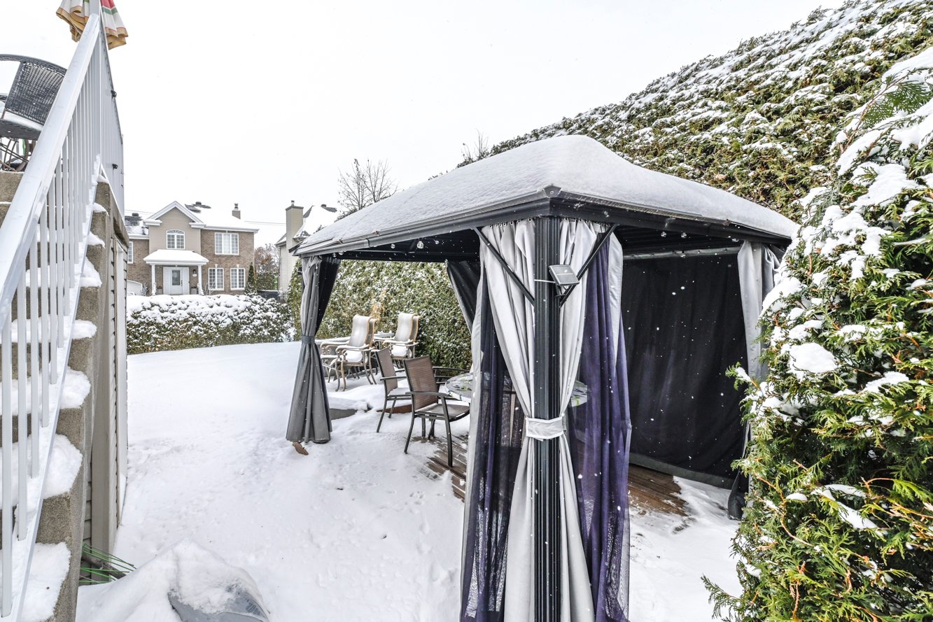 Patio en bois traité & gazebo