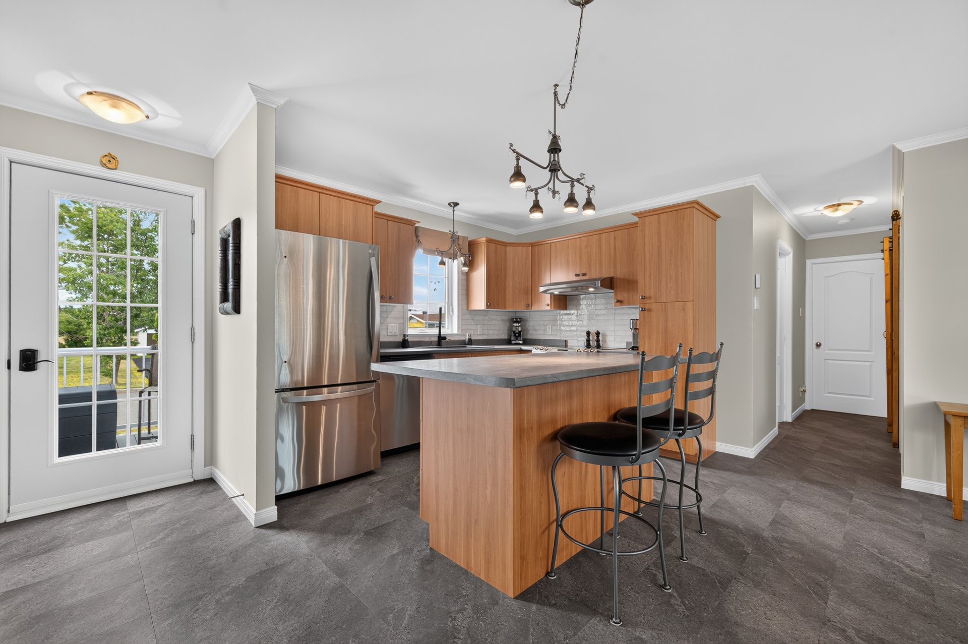 La cuisine offre beaucoup de rangement