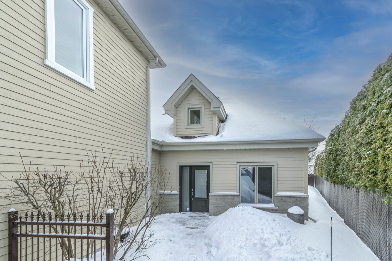 Porte d'entrée indépendante vers le logement