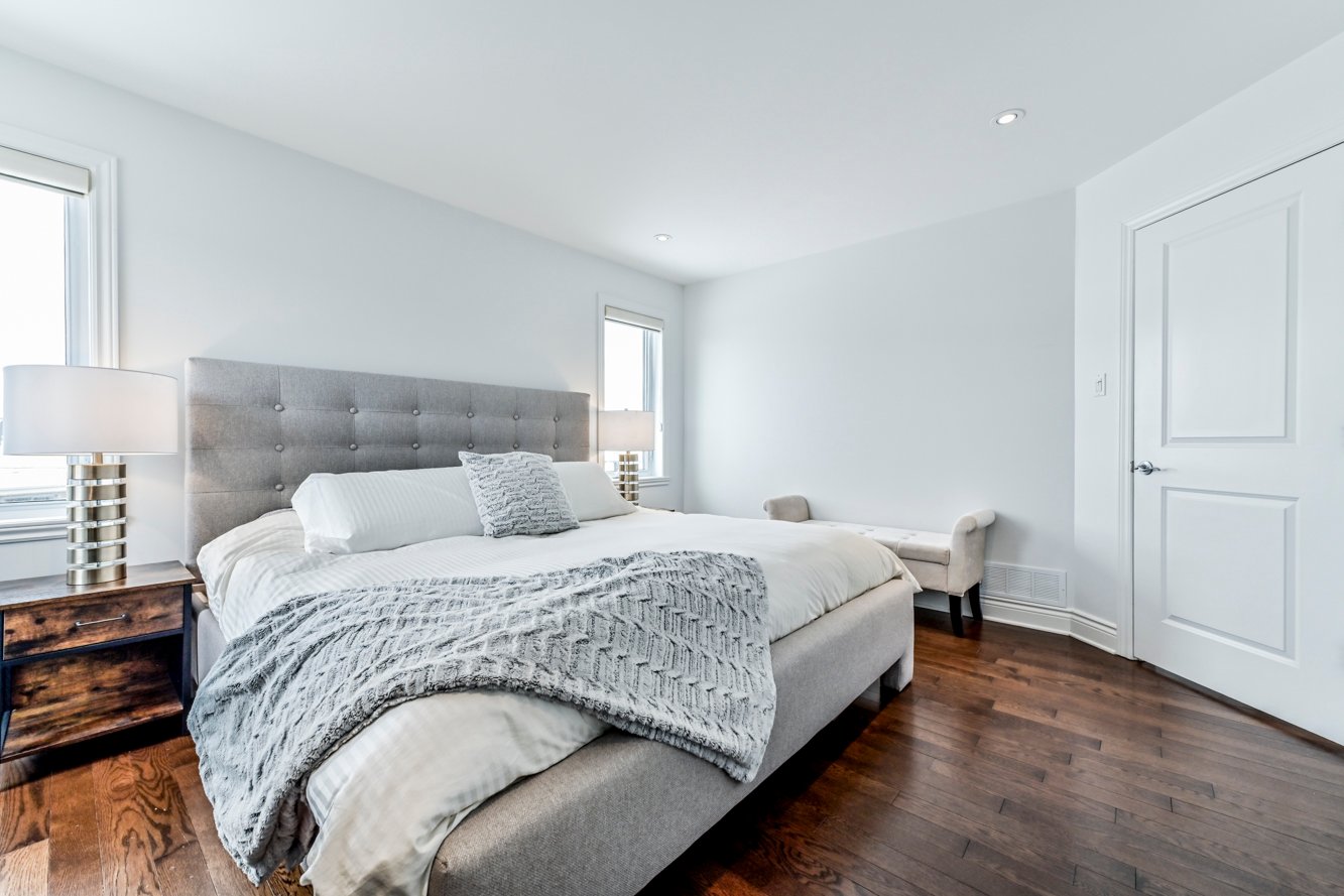 Avec garde-robe walk-in