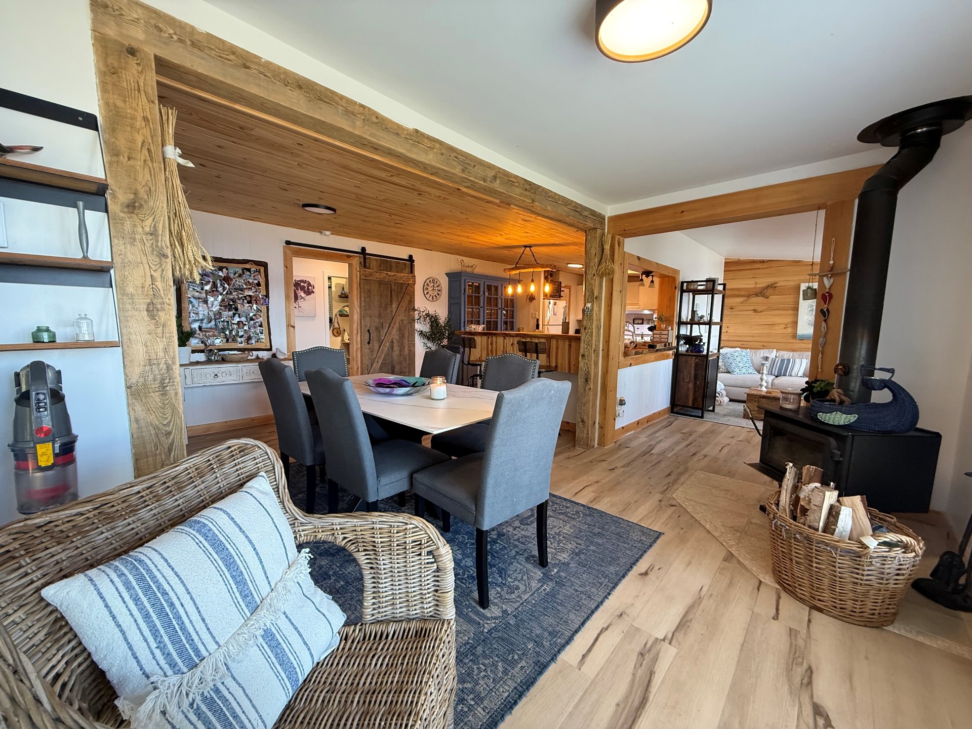 Avec poêle à combustion lente.